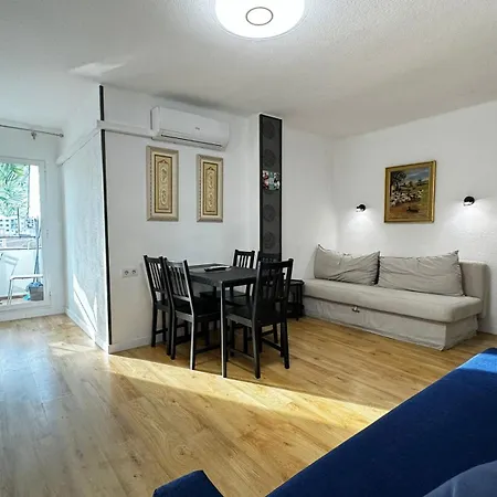 Apartment Mestre Valls 13 *